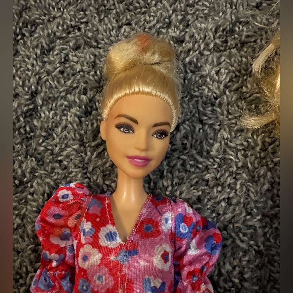 Barbie dolls Lot of 4 Fashionista blend clothes & shoes blonde brunette EUC - Picture 6 of 9